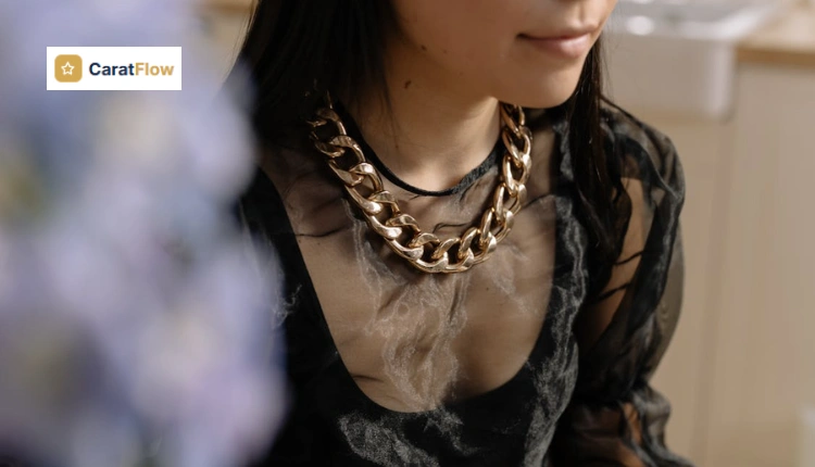 buying-a-necklace-set